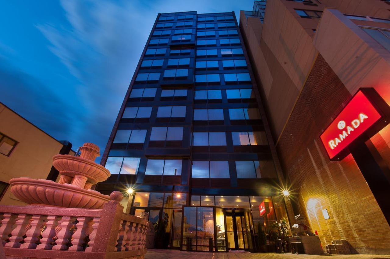 Ramada By Wyndham Flushing Queens Hotel New York Exterior foto